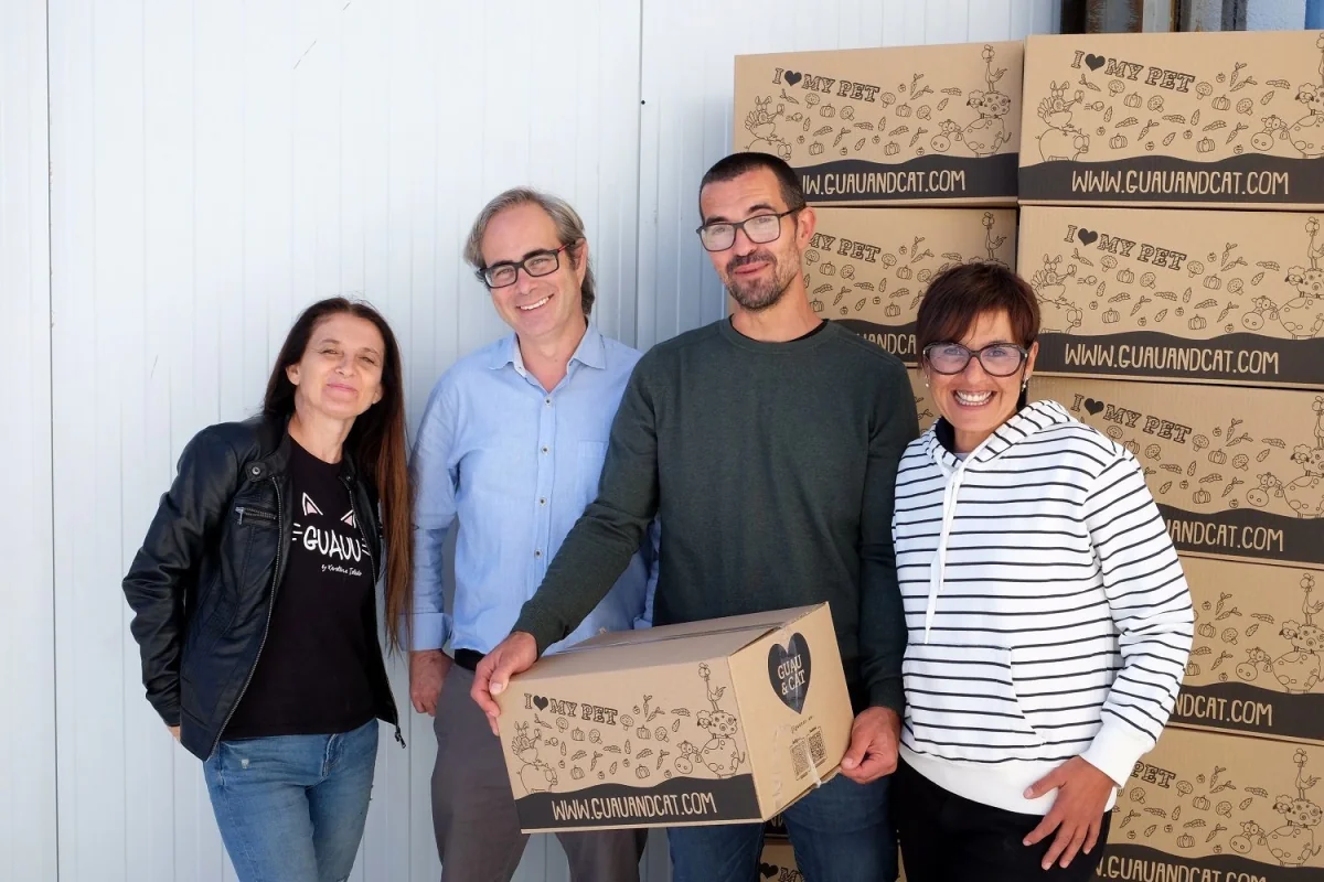 Familia fundadora de Guau&Cat con sus Gran Daneses, origen de nuestra comida natural para perros y gatos