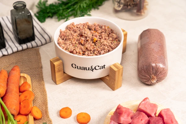 Dieta cocinada Guau&Cat: comida natural cocinada a fuego lento para perros con huesos finamente molidos